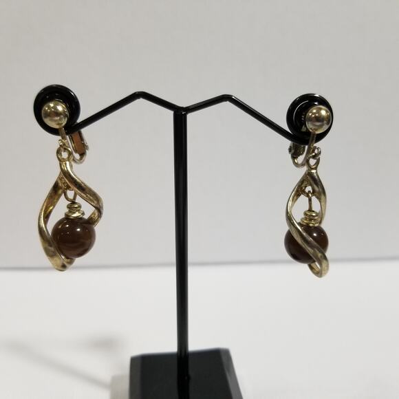 one inch clip on gold tone dangle brown cats eye earrings - Picture 6 of 9